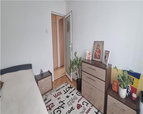 Apartament 3 camere de vanzare Cetate decomandat complet mobilat si utilat