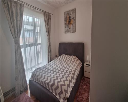 Apartament 3 camere de vanzare Cetate decomandat complet mobilat si utilat