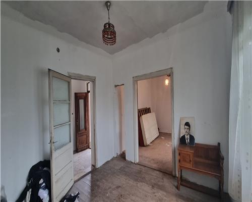 Investitie! Casa de vanzare 3 camere zona Partos cu toate utilitatile