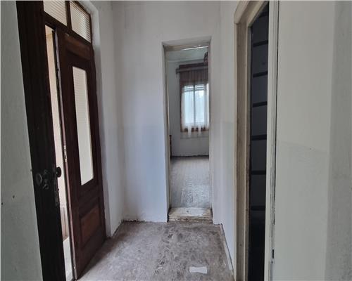 Investitie! Casa de vanzare 3 camere zona Partos cu toate utilitatile