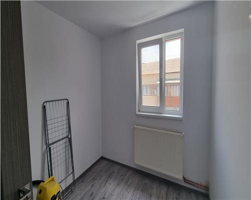 Apartament 3 camere supefinisat zona Cetate