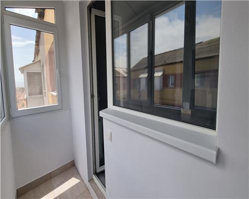 Apartament 3 camere supefinisat zona Cetate