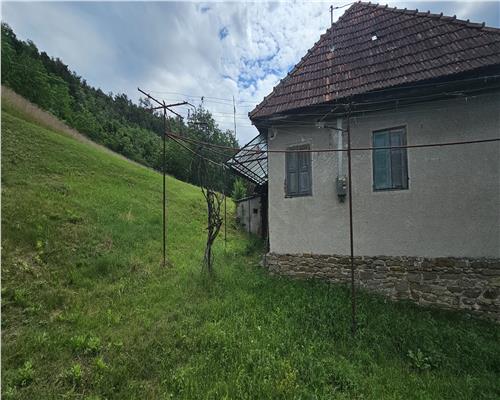 Casa de vanzare, 5600 mp teren, cu utilitati, zona Paclisa