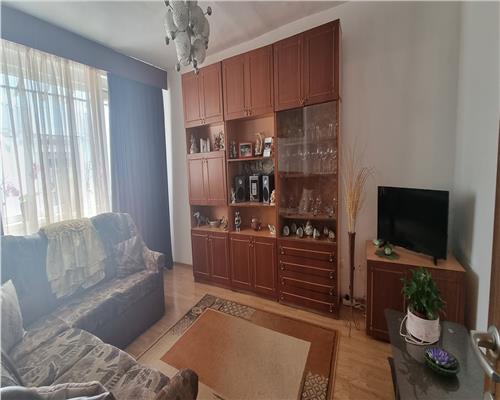 Apartament 3 camere decomandat Cetate