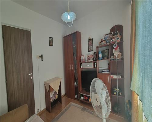 Apartament 3 camere decomandat Cetate