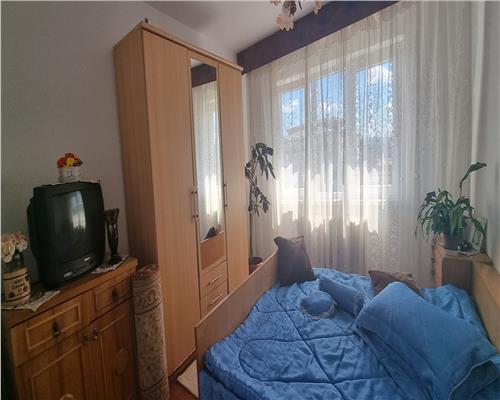 Apartament 3 camere decomandat Cetate