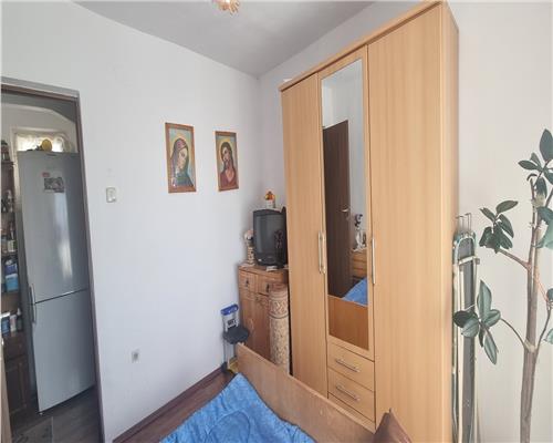 Apartament 3 camere decomandat Cetate