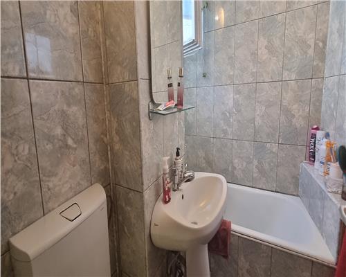 Apartament 3 camere decomandat Cetate