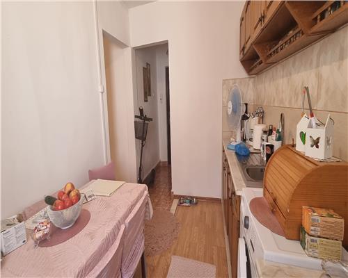 Apartament 3 camere decomandat Cetate