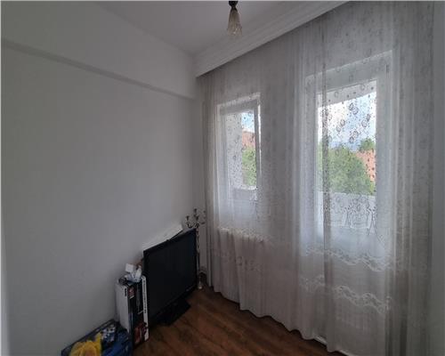 Apartament 3 camere de inchiriat zona Centru etaj intermediar