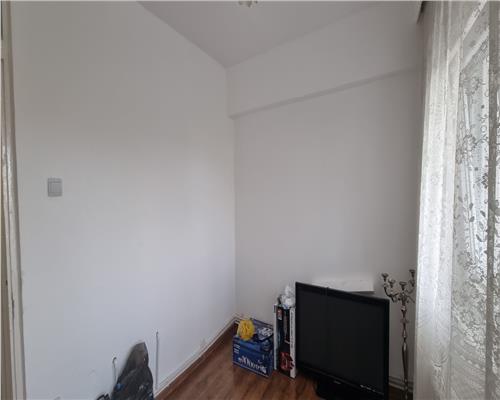 Apartament 3 camere de inchiriat zona Centru etaj intermediar