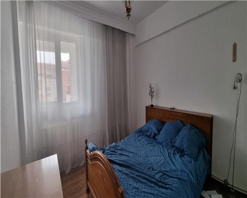 Apartament 3 camere de inchiriat zona Centru etaj intermediar