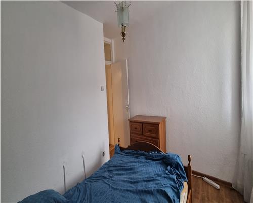 Apartament 3 camere de inchiriat zona Centru etaj intermediar