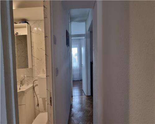 Apartament 3 camere de inchiriat zona Centru etaj intermediar