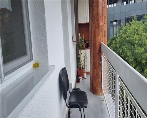 Apartament 3 camere de inchiriat zona Centru etaj intermediar