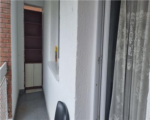 Apartament 3 camere de inchiriat zona Centru etaj intermediar