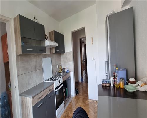 Apartament 3 camere de inchiriat zona Centru etaj intermediar