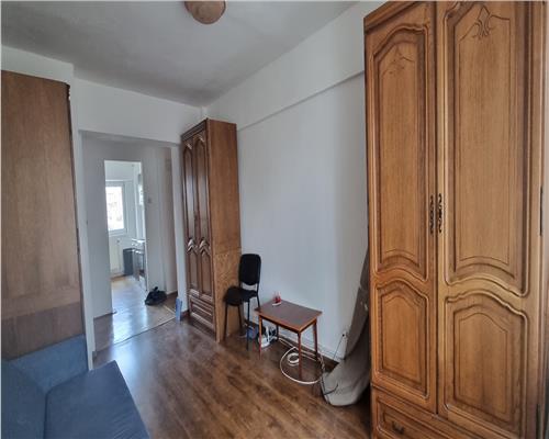 Apartament 3 camere de inchiriat zona Centru etaj intermediar