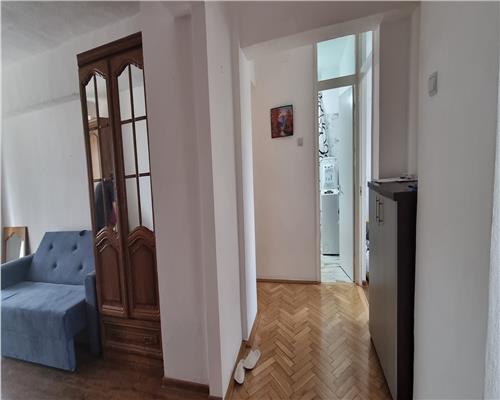 Apartament 3 camere de inchiriat zona Centru etaj intermediar