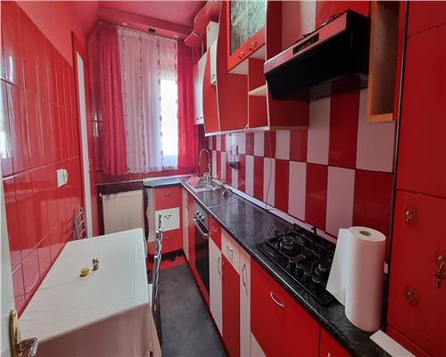 Apartament 3 camere decomandat de vanzare in M-uri