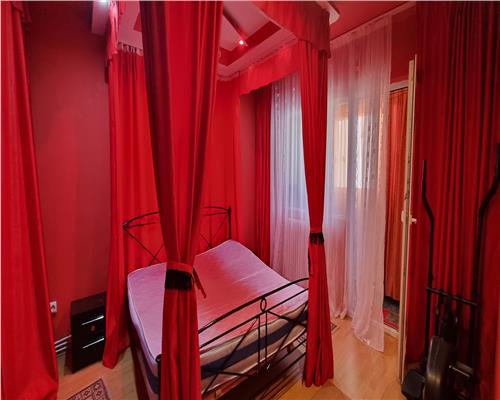 Apartament 3 camere decomandat de vanzare in M-uri