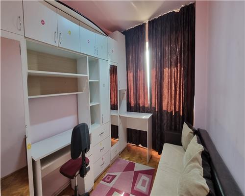 Apartament 3 camere decomandat de vanzare in M-uri