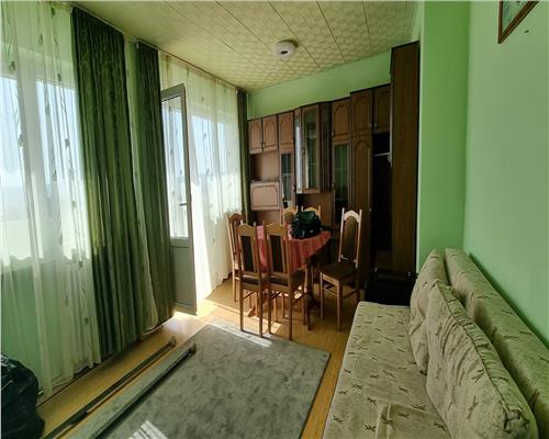 Apartament 3 camere decomandat de vanzare in M-uri