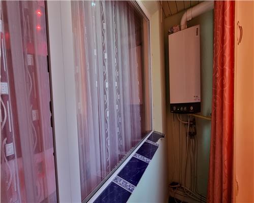 Apartament 3 camere decomandat de vanzare in M-uri