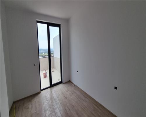 Apartament penthouse cu 3 camere si terasa de 40mp