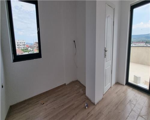 Apartament penthouse cu 3 camere si terasa de 40mp