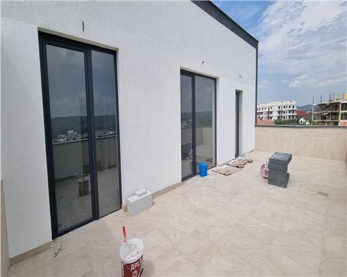 Apartament penthouse cu 3 camere si terasa de 40mp